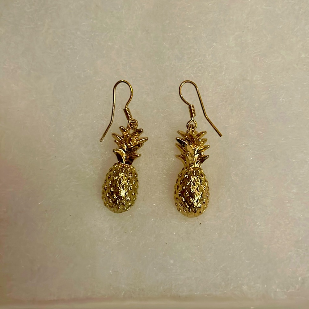 Fun gold Pineapple earrings